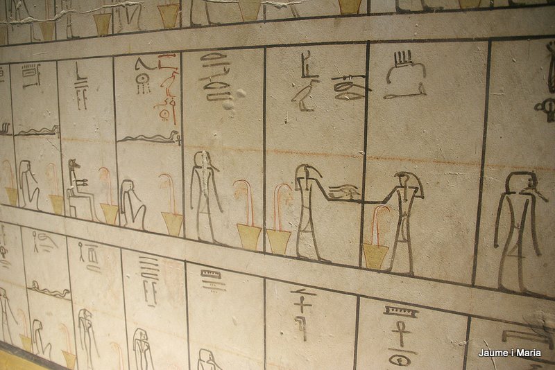 Interior de la tomba de Tutmosis III